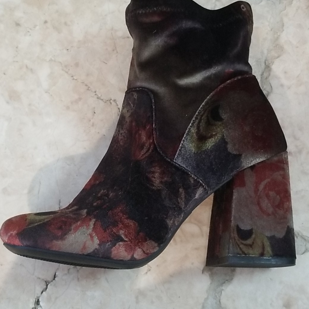NWT  A new day boots sz 6